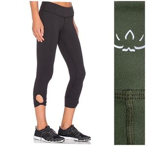 Beyond Yoga Army Green Twist Cuff Cropped Leggings Joggers Activewear Size S